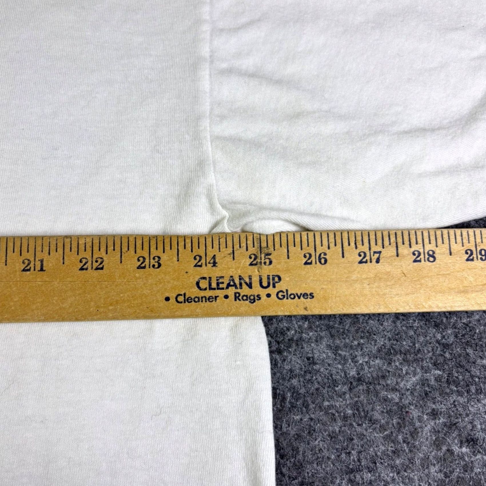 Gildan VINTAGE 2009 Martinsville 500 Laps NASCAR T-Shirt Mens XL White NASCAR Schedule Shirt Size US XL / EU 56 / 4 - 4 Thumbnail