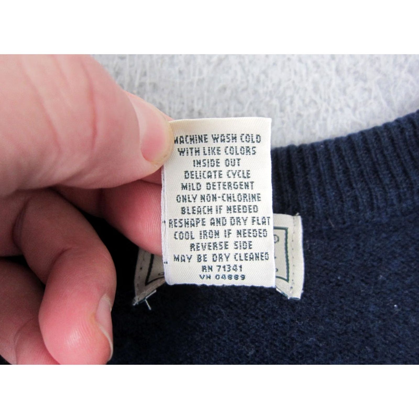 Vintage L.L. Bean Sweater Vest Mens Large Blue Wool Knit V-Neck 90s Golf Vintage-Not Vintage? No Size US L / EU 52-54 / 3 - 4 Thumbnail