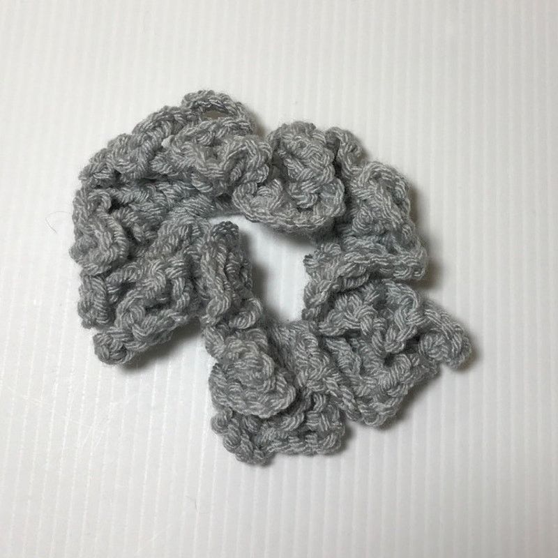 Handmade NWT Light Gray Handmade Crocheted Hair Scrunchie Size ONE SIZE - 2 Thumbnail