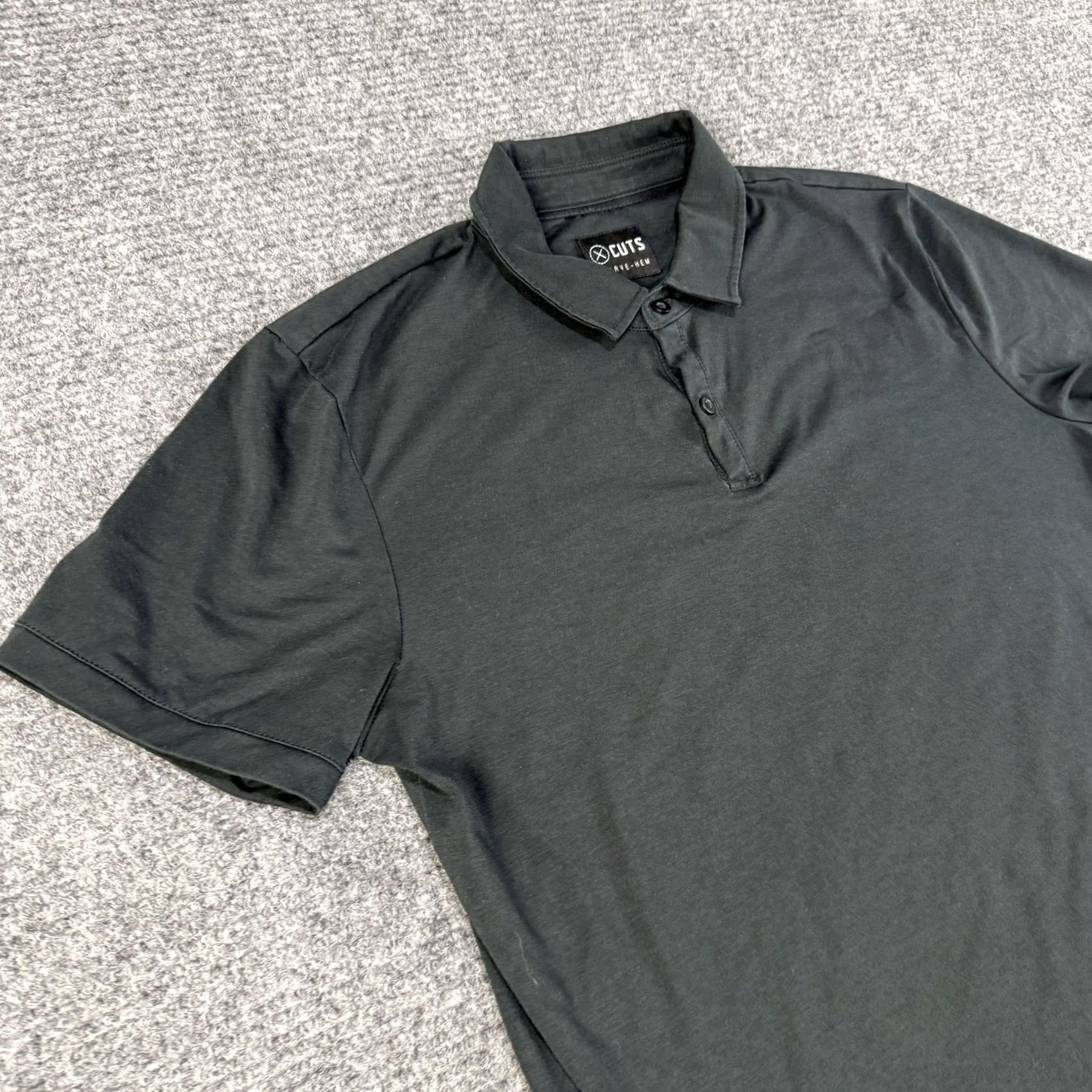 Cuts Cuts Polo Shirt Mens Medium Black Curve-Hem Short Sleeve Performance Golf Size US M / EU 48-50 / 2 - 3 Thumbnail