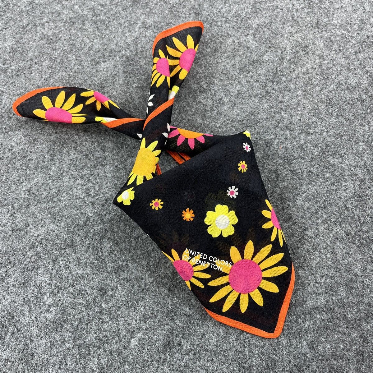 United Colors Of Benetton United Colors Of Benetton Handkerchief / Neckerchief B827 Size ONE SIZE - 8 Thumbnail