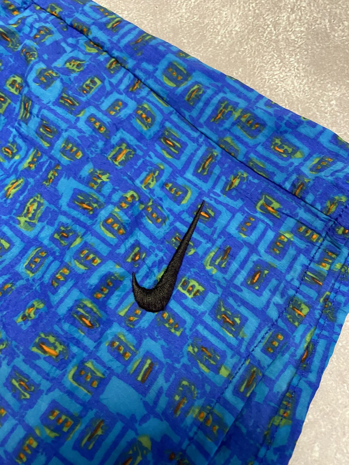 Nike 90s Vintage Nike Nylon Surfing Aztec Shorts All Over Print Size US 36 / EU 52 - 3 Thumbnail