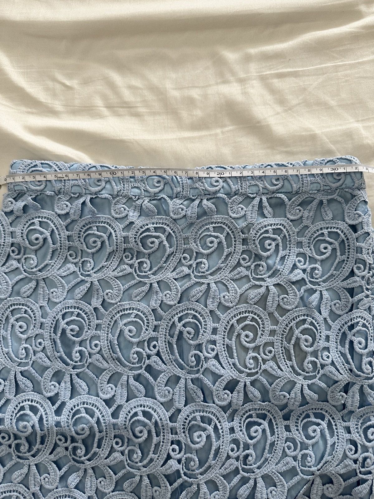 Burberry NWT Burberry High waist lace embroidered mid skirt /UK4 Size 25" / US 0 / IT 36 - 16 Thumbnail