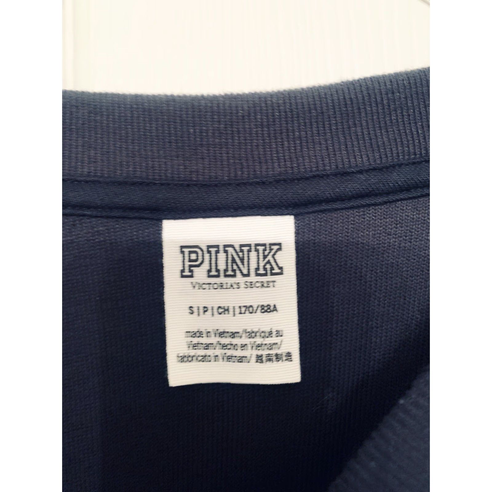 Vintage PINK Victoria's Secret Sweatshirt Women S Black Sherpa Embroidered Roses Pullover Small Rose Activewear Casual Mens Womens Size S / US 4 / IT 40 - 2 Thumbnail