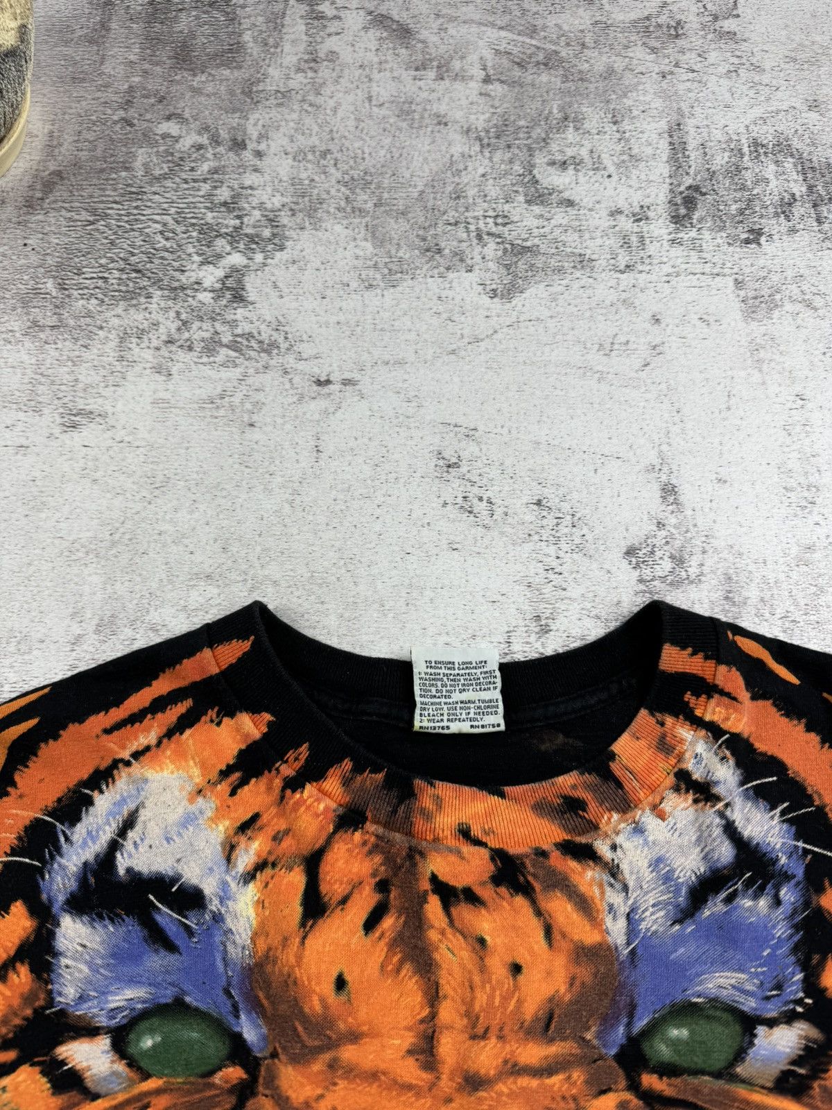 Liquid Blue Vintage Liquid Blue 1995 Tiger Over Print John Connel 90s Humor USA T Shirt Tee Size US XL / EU 56 / 4 - 10 Thumbnail
