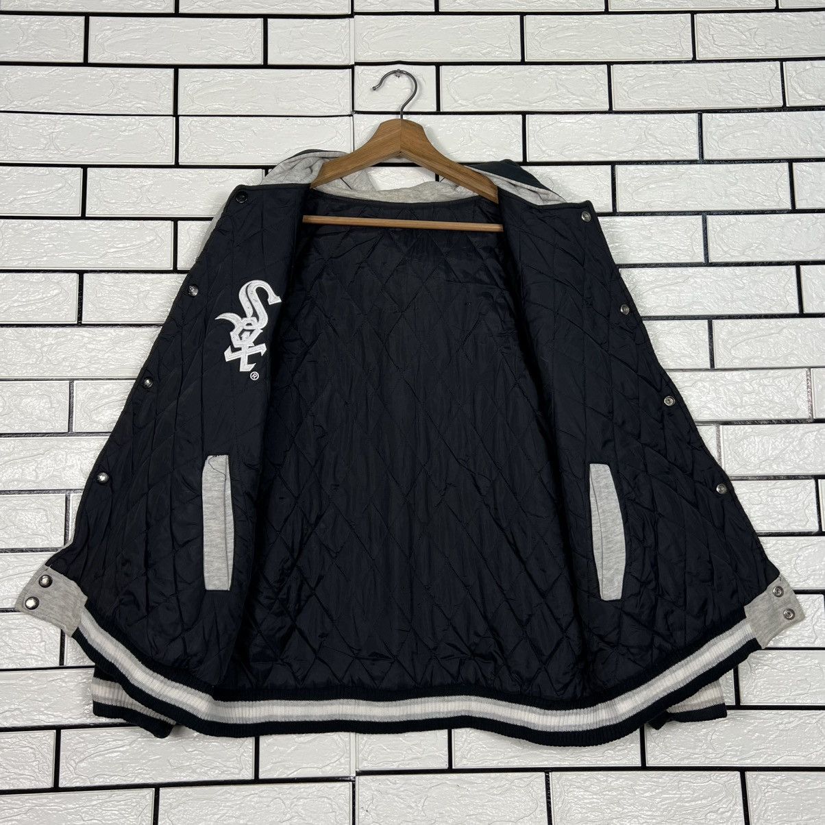 MLB CHICAGO WHITE SOX Reversible Hooded Varsity Youth #4059-C184 Size US M / EU 48-50 / 2 - 16 Thumbnail