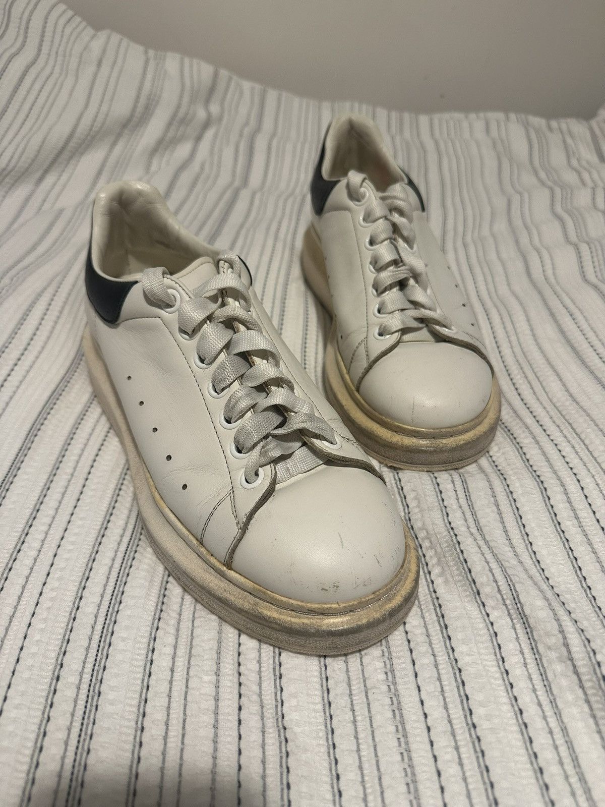 Alexander McQueen Alexander McQueen White & Black Oversized Sneaker Size US 7 / EU 40 - 1 Thumbnail
