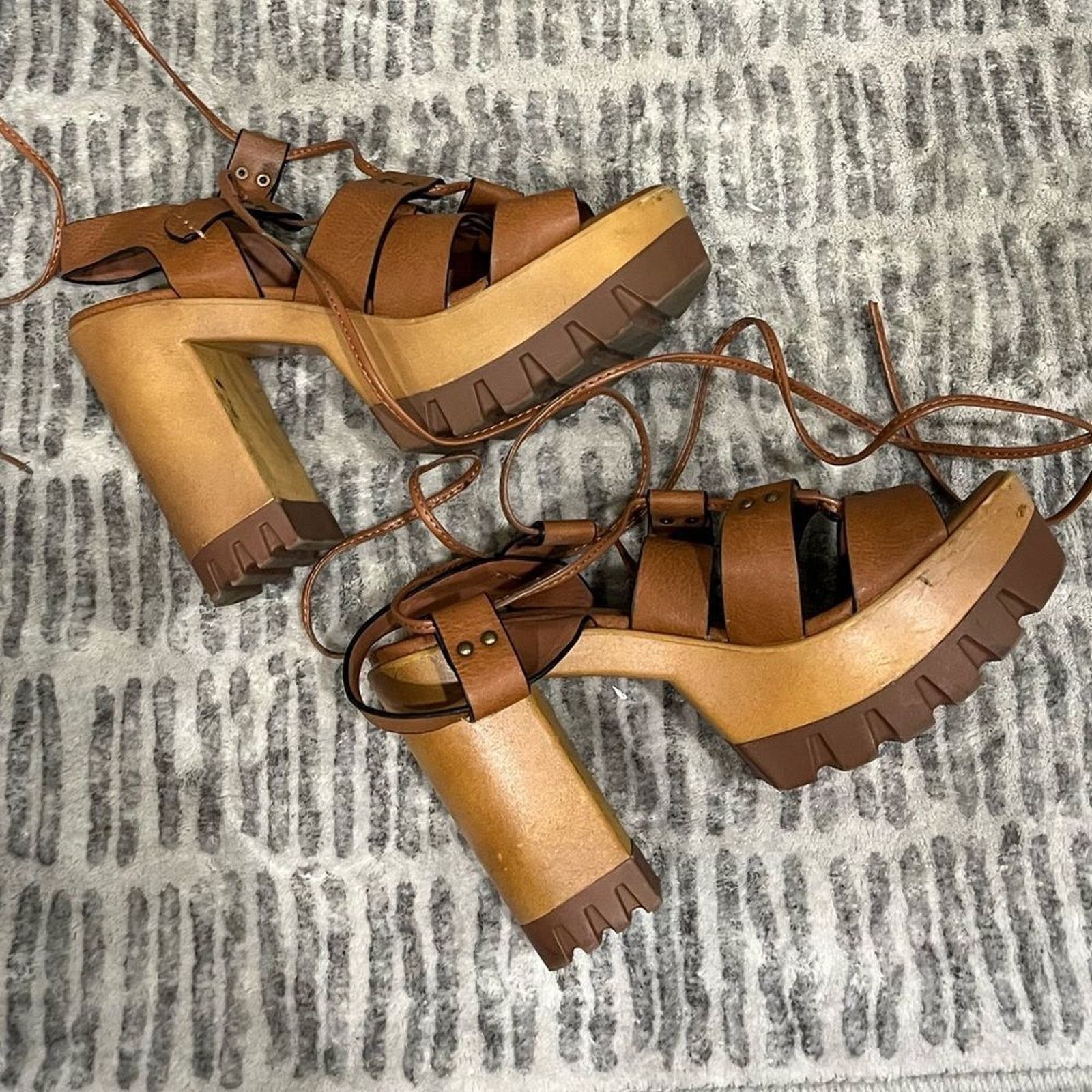 Vintage Wild Diva Lounge Gladiator Sandal Chunky Heels Lace Size 5.5 Size US 5.5 / IT 35.5 - 6 Thumbnail