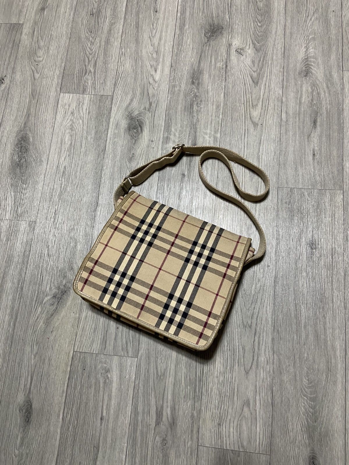 Burberry Vintage Burberry London Nova Check Crossbody Bag Size ONE SIZE - 1 Thumbnail