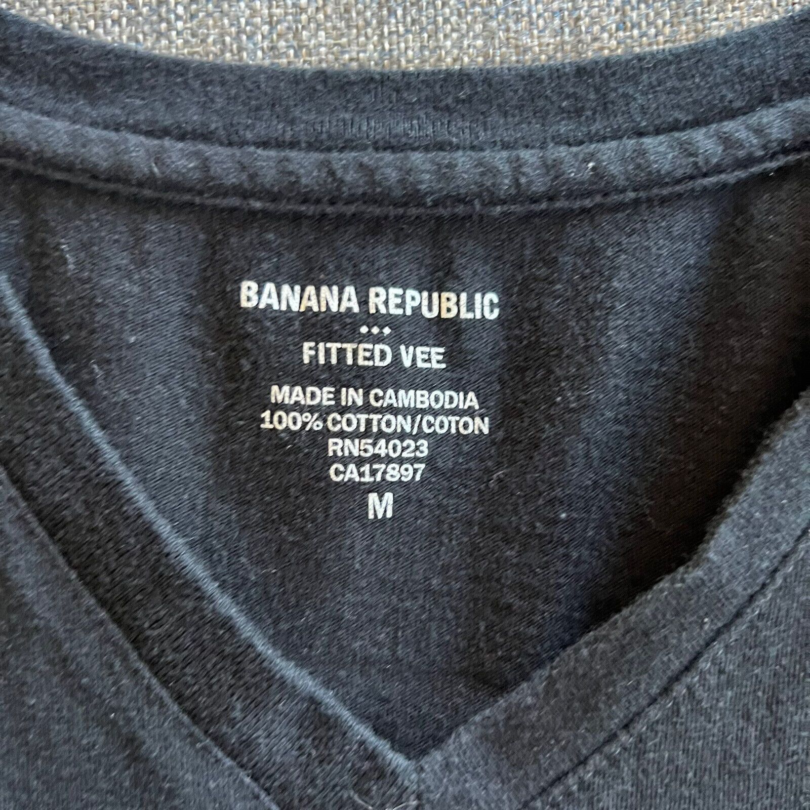 Banana Republic Banana Republic Black "Unicorn Slayer" V-Neck T-Shirt M Fitt Size US M / EU 48-50 / 2 - 2 Thumbnail
