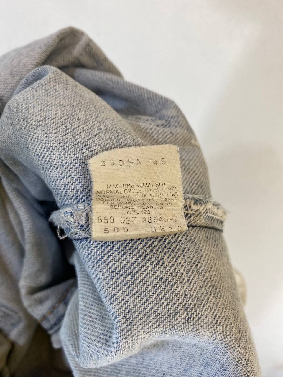 Levi's vintage levis 505 light wash denim nice design Size US 31 - 14 Thumbnail