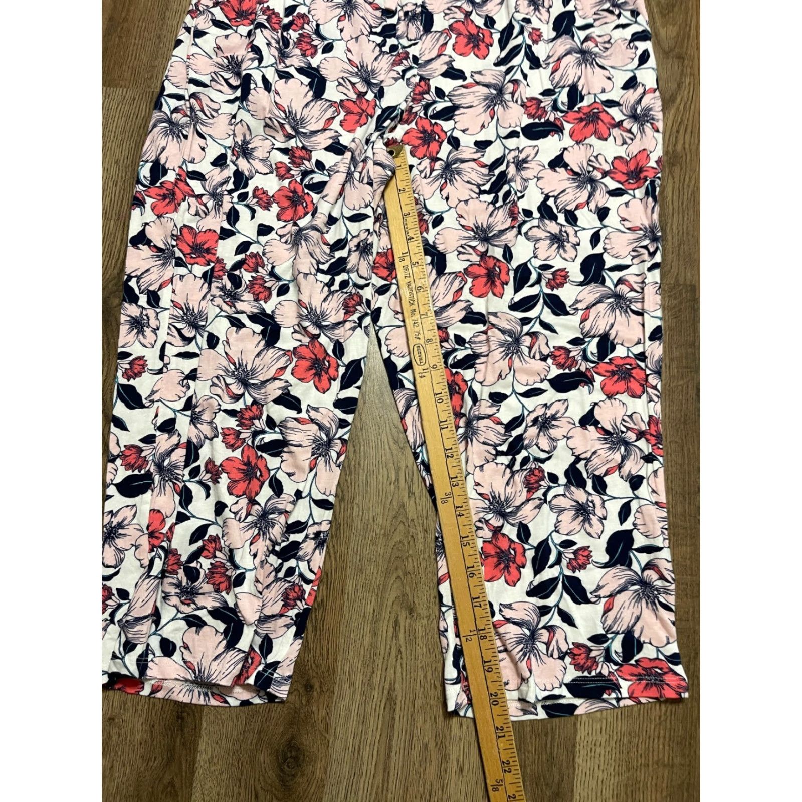 Liz Claiborne Liz Claiborne Womens Large Capris Lounge Pants, Multicolor Floral Sleepwear, Colorful Capris Womens Size 36" / US 14 / IT 50 - 7 Thumbnail