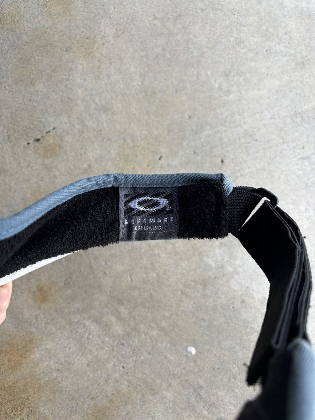 Oakley Vintage Oakley Softwear Grey Two Tone Visor Size ONE SIZE - 3 Thumbnail