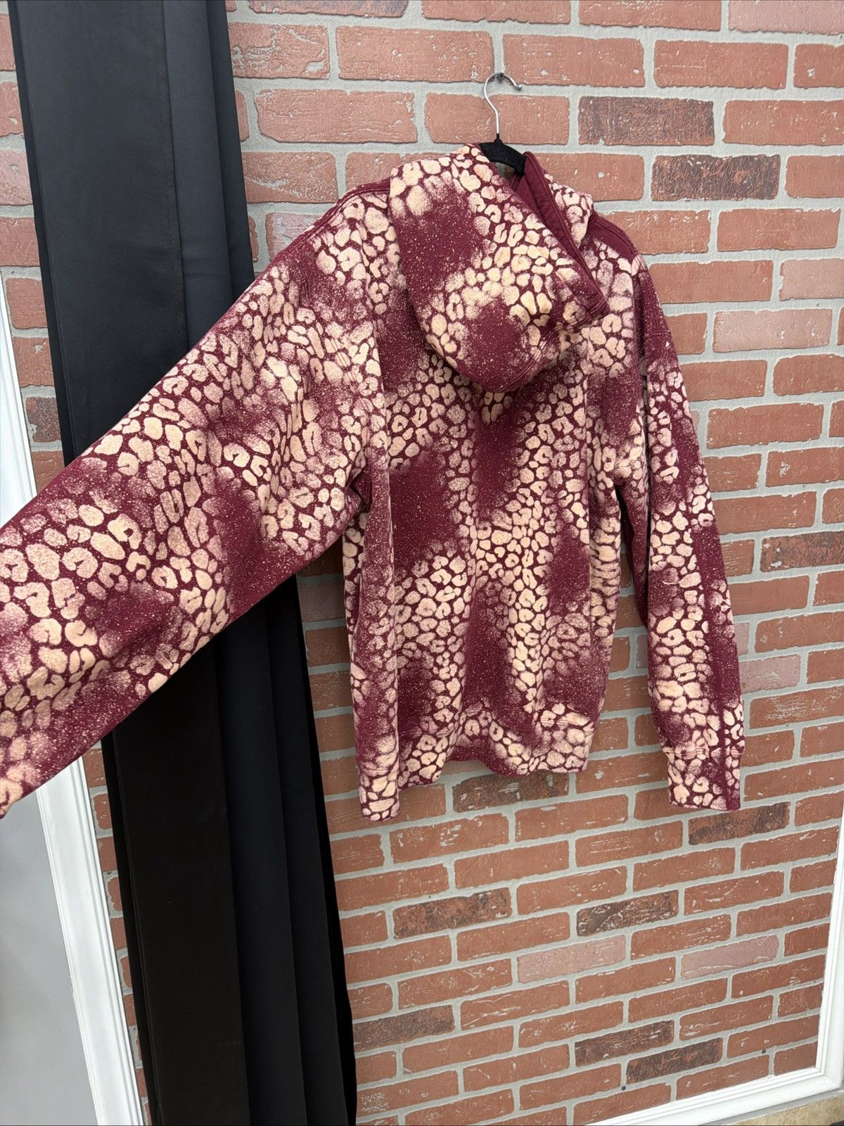 Supreme Supreme Bleached Leopard Hoodie Size Xl Used Quick Shipping Size US XL / EU 56 / 4 - 14 Thumbnail