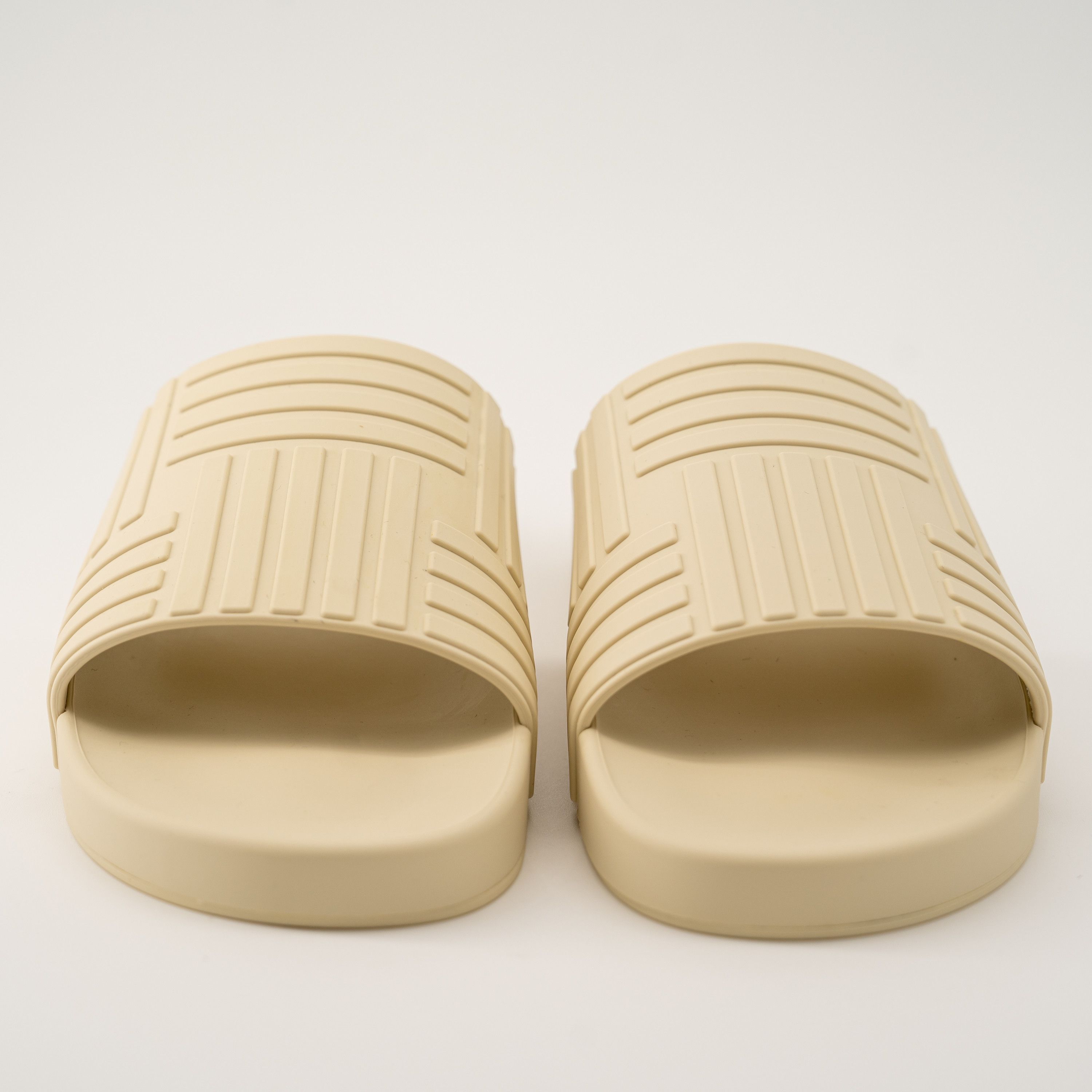 Bottega Veneta 39 9 us Bottega Veneta Sea Salt Rubber Slide Sandals Cream Size US 9 / IT 39 - 2 Thumbnail