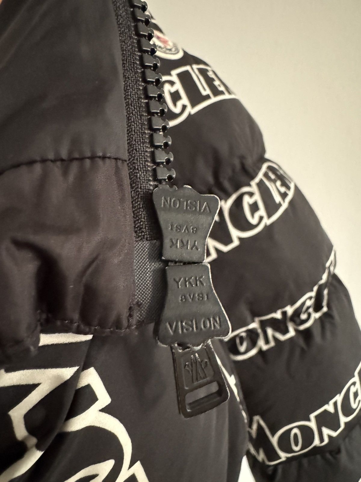 Moncler Moncler faiveley logo print Size US M / EU 48-50 / 2 - 12 Thumbnail