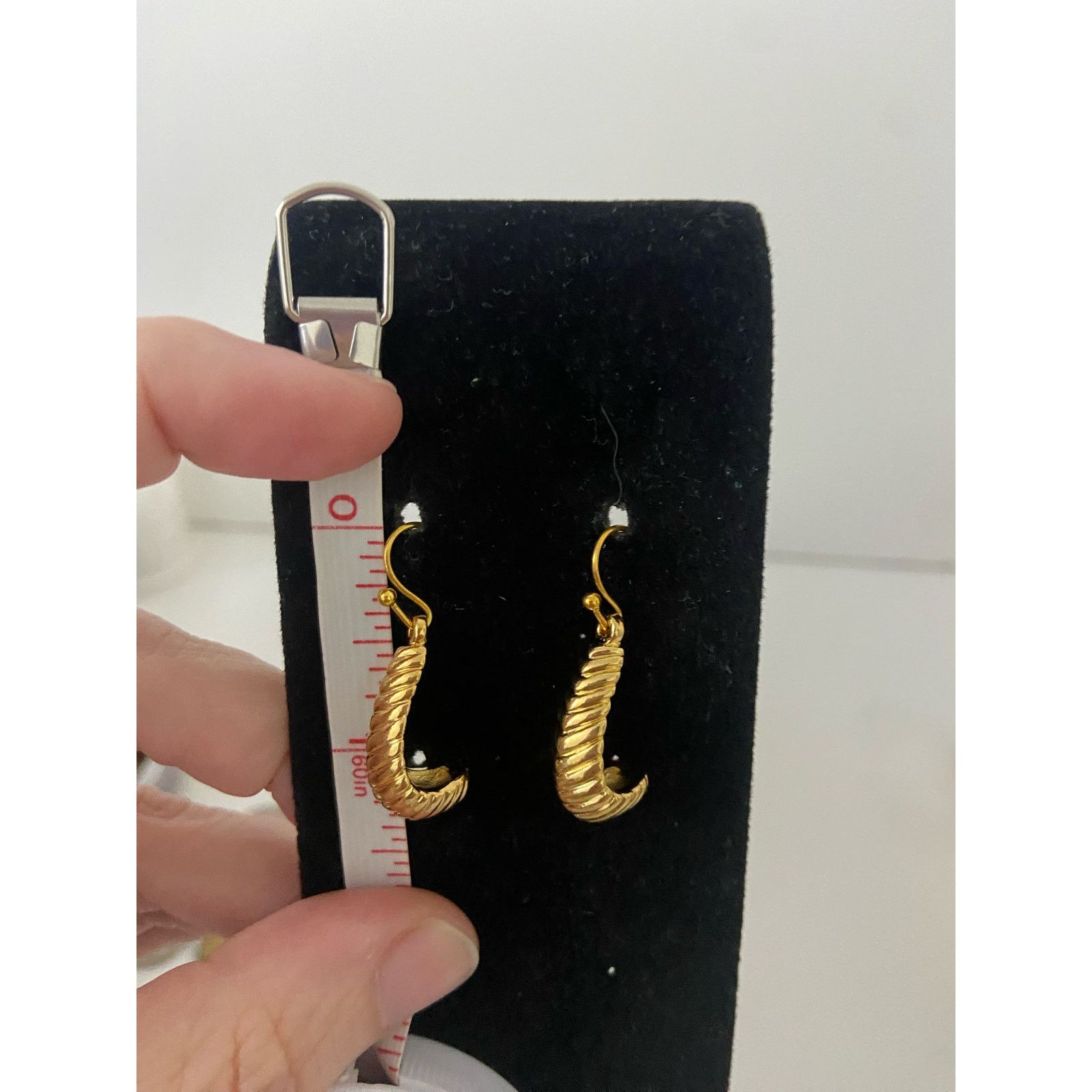 Handmade Upcycled etched gold tone curve earrings Size ONE SIZE - 3 Thumbnail