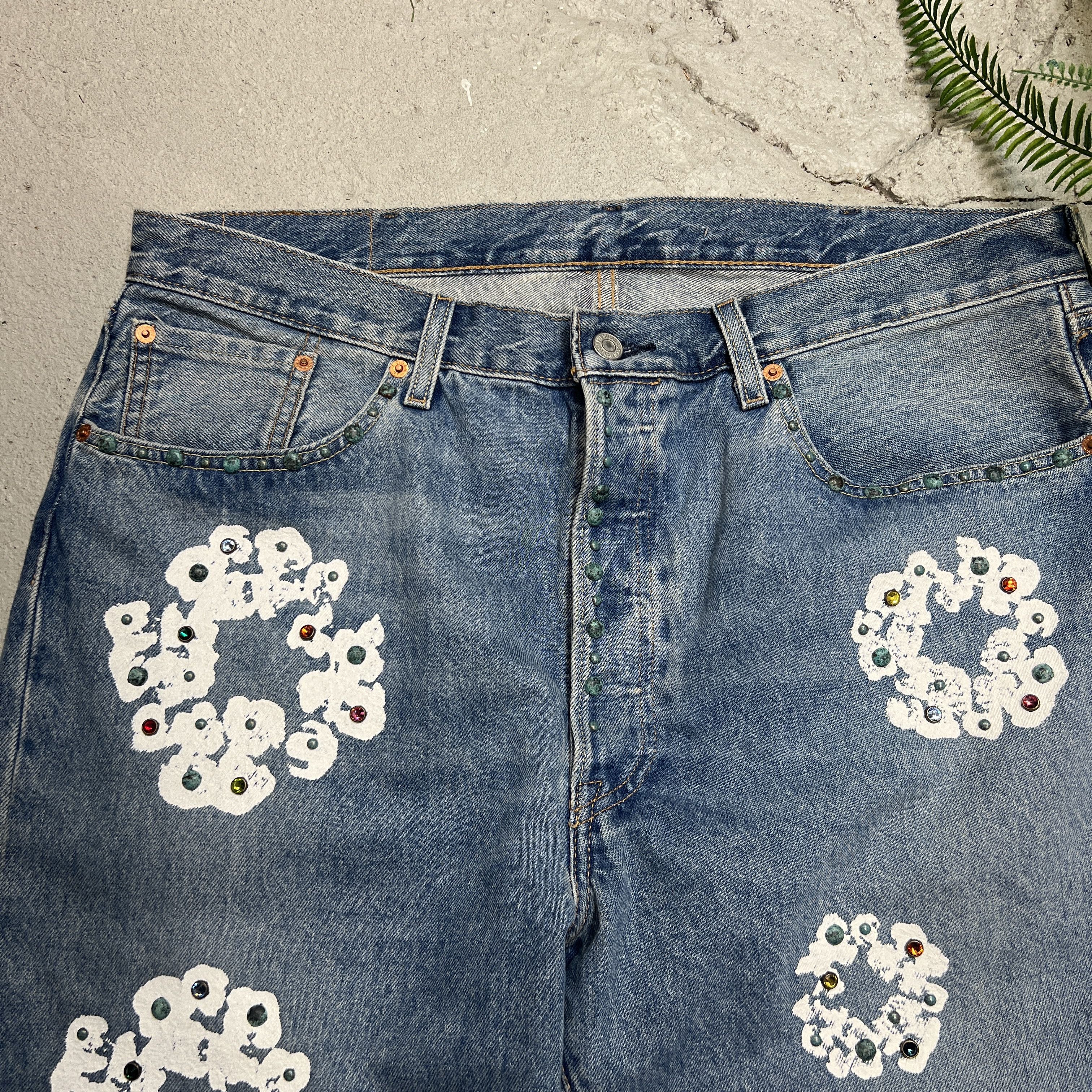 DENIM TEARS Denim Tears Levis Rhinestone Blue Jeans Wreath Print Size 38 Size US 38 / EU 54 - 4 Thumbnail