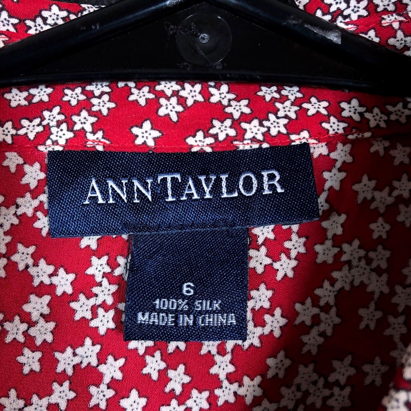 Ann Taylor Ann Taylor Blouse Womens Red White Star Pattern 100% Silk Collared Button Down 6 Regular Sleeveless Size M / US 6-8 / IT 42-44 - 4 Thumbnail