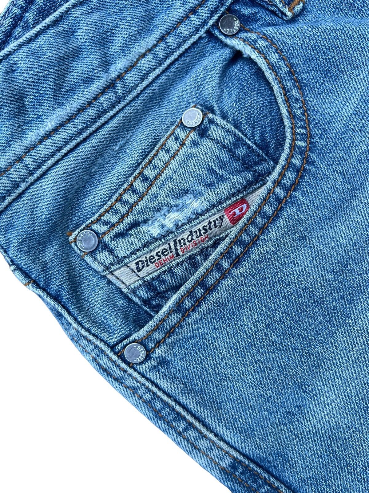 Diesel Vintage Y2K Diesel Larkee Light Blue Distressed Classic Jean Size US 32 / EU 48 - 7 Thumbnail