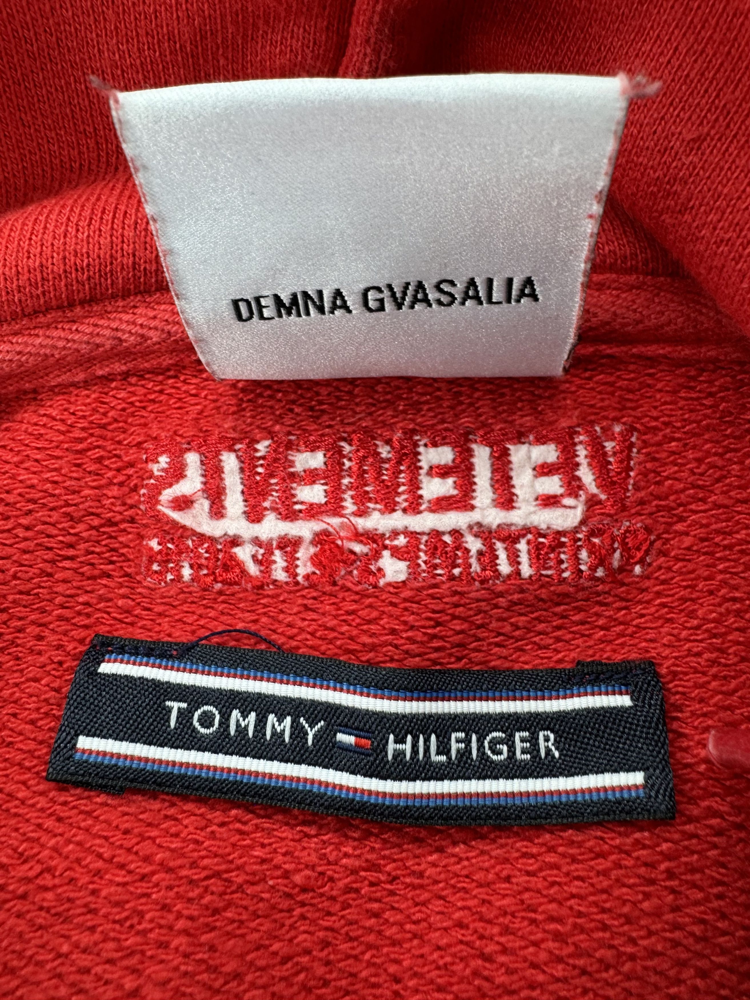 Tommy Hilfiger × Vetements Vetements x Tommy Hilfiger Logo Hoodie Red Size US XS / EU 42 / 0 - 7 Thumbnail