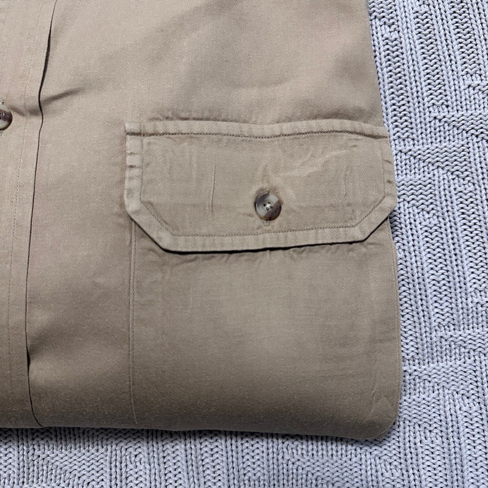 Burberry Vintage Burberry classic tan button down size L Size US L / EU 52-54 / 3 - 4 Thumbnail