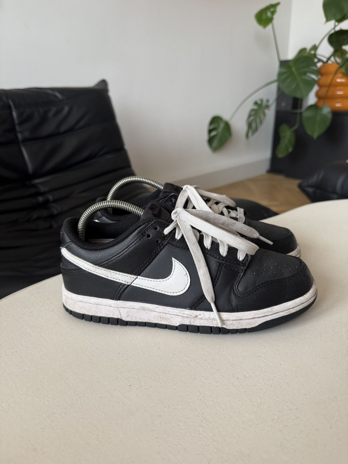 Nike Nike Dunk Low GS Leather Black Sneakers Swoosh Streetwear Size US 4.5 / IT 34.5 - 1 Thumbnail
