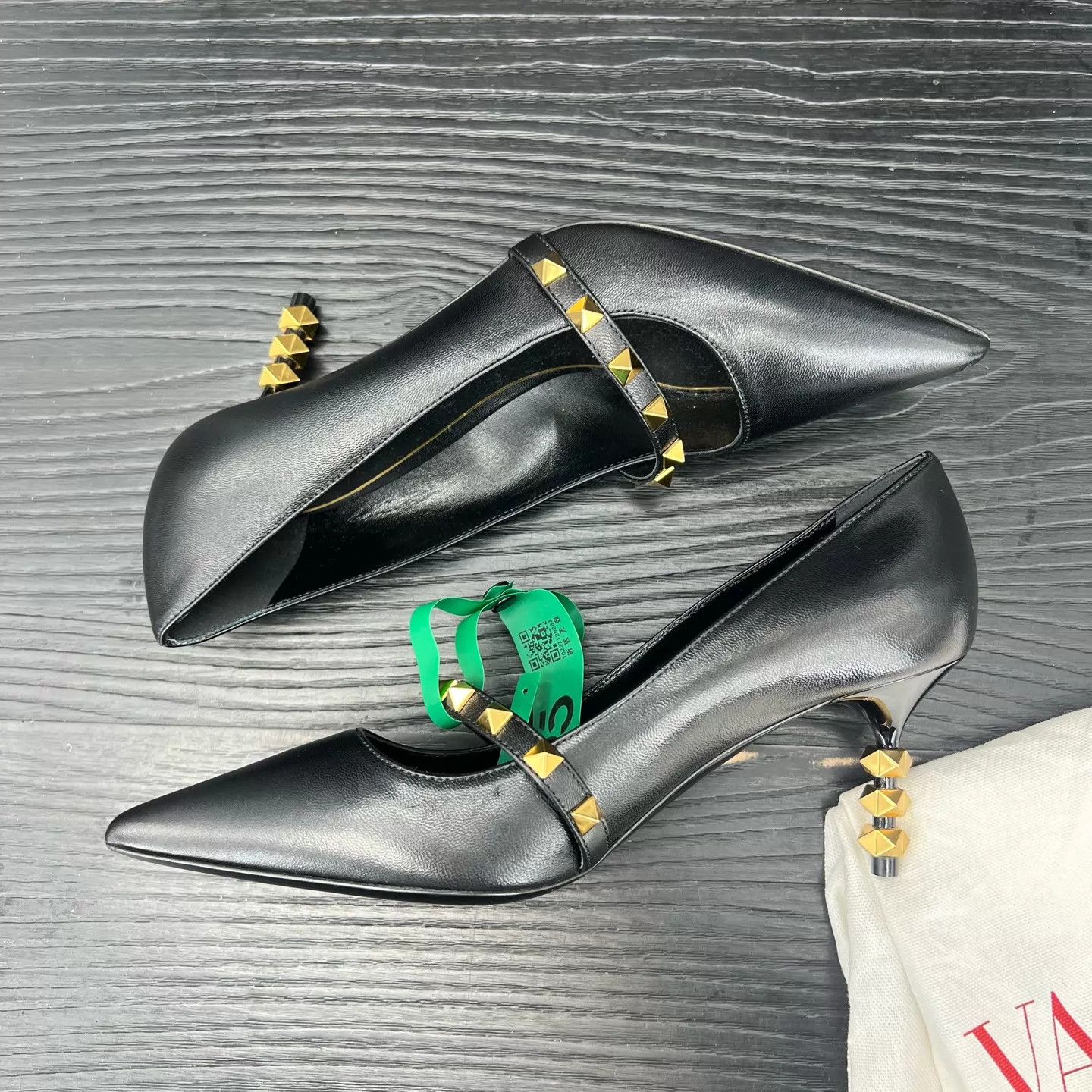 Valentino Valentino Asymmetric High Heels 36.5 99 New With Box Size US 6 / IT 36 - 5 Thumbnail