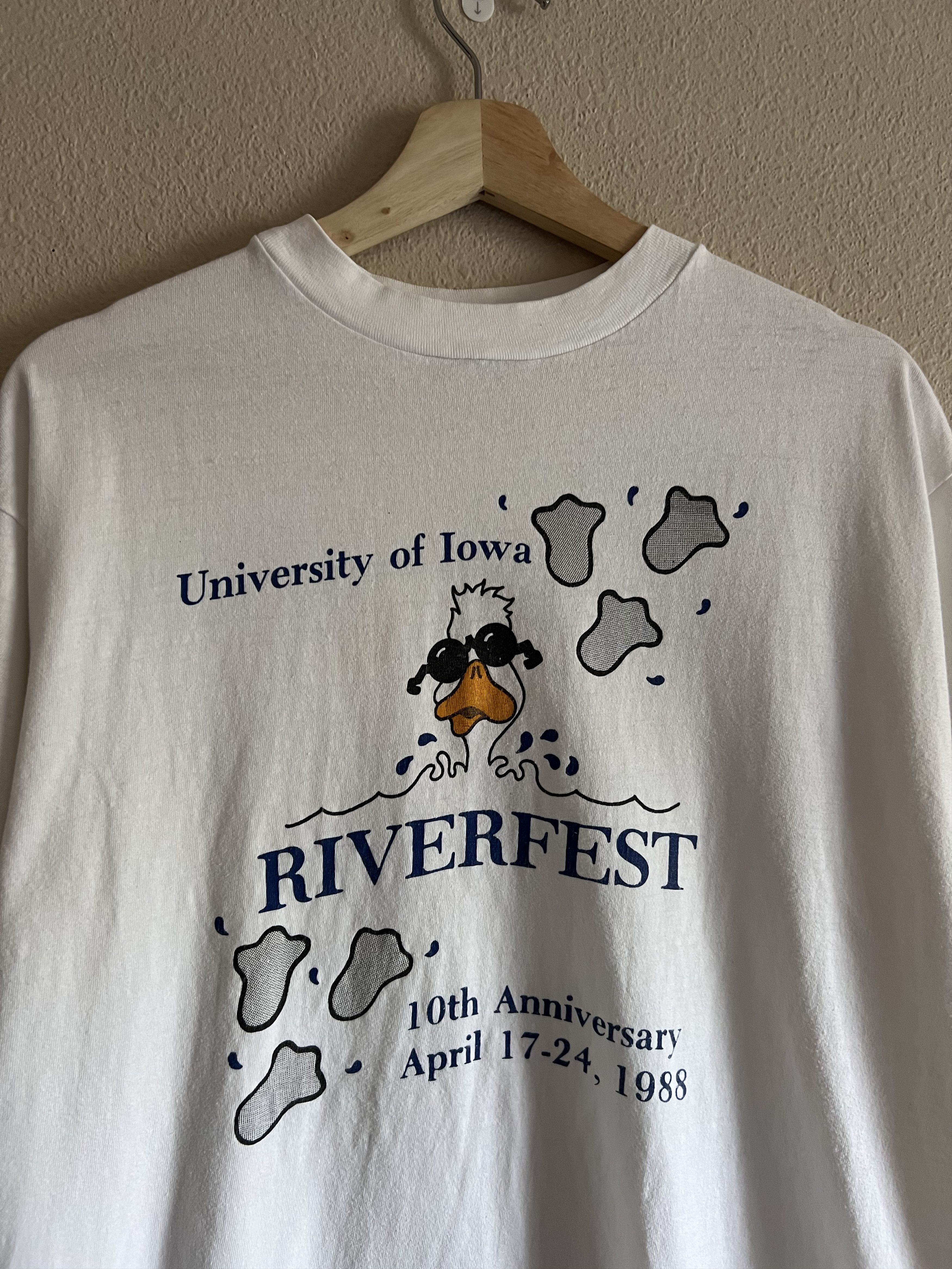 Hanes Vintage 80s University of Iowa Riverfest Tee in White Size US XL / EU 56 / 4 - 2 Thumbnail