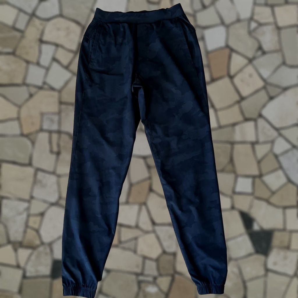 Lululemon Lululemon Surge Jogger Pants Men’s XS Black Camo Size US 27 - 1 Thumbnail