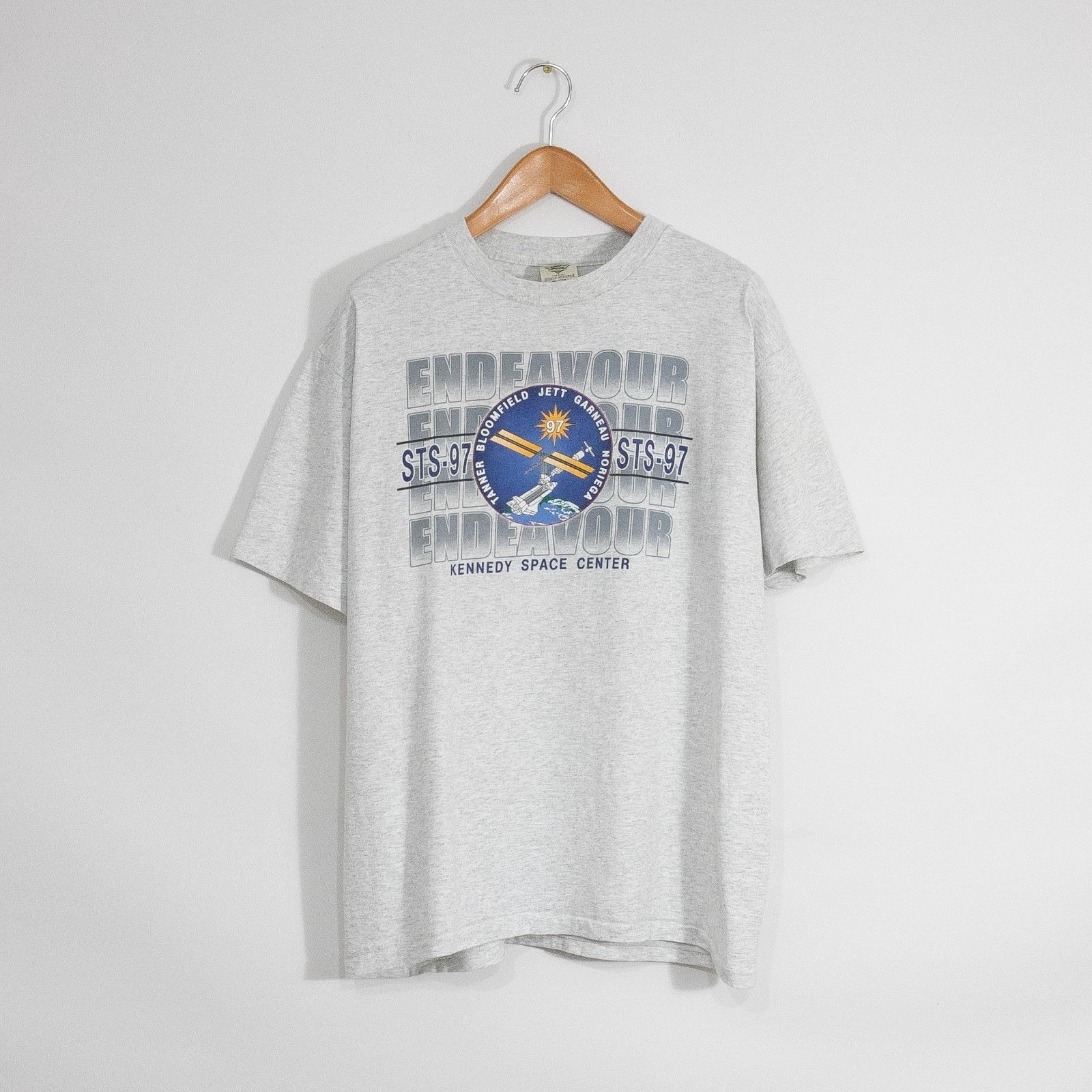 Vintage Vintage 90s STS 97 Kennedy Space Center T Shirt Mens XL Size US XL / EU 56 / 4 - 1 Thumbnail