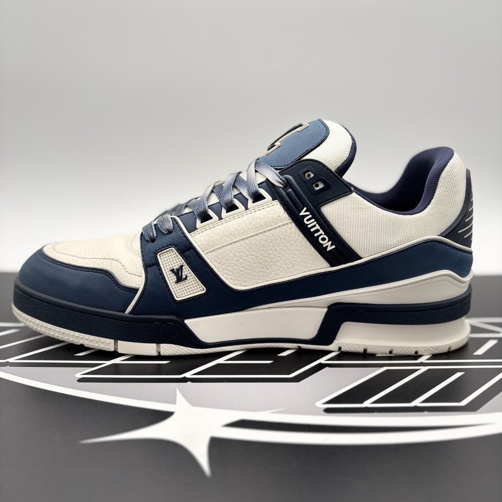 Louis Vuitton (11-11.5 US) Louis Vuitton Trainer ' White Navy '| GOOD COND Size US 11.5 / EU 44-45 - 4 Thumbnail