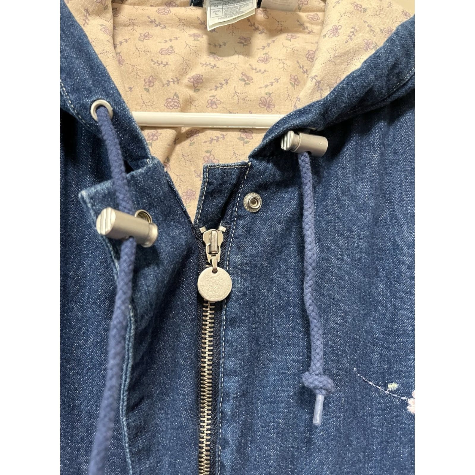 Disney VINTAGE Disney Winnie The Pooh Denim Jacket Full Zip Hood Women’s Large Jacket Blue 90s Cartoon Classic Embroidered Logo Button Womens Size L / US 10 / IT 46 - 7 Thumbnail