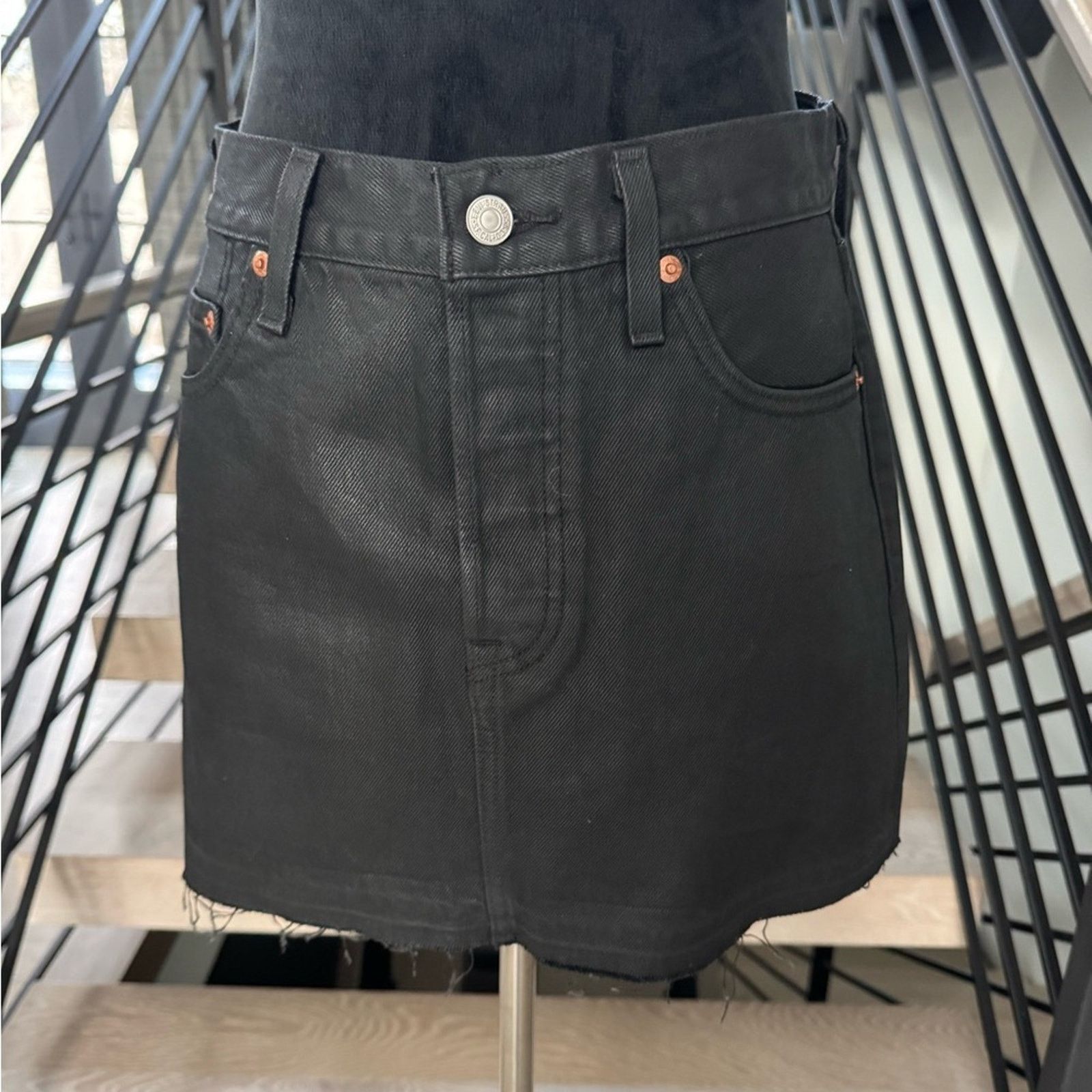 Levi's New Levi's Icon Black Leather look Mini Skirt size 25 Size 25" / US 0 / IT 36 - 10 Thumbnail