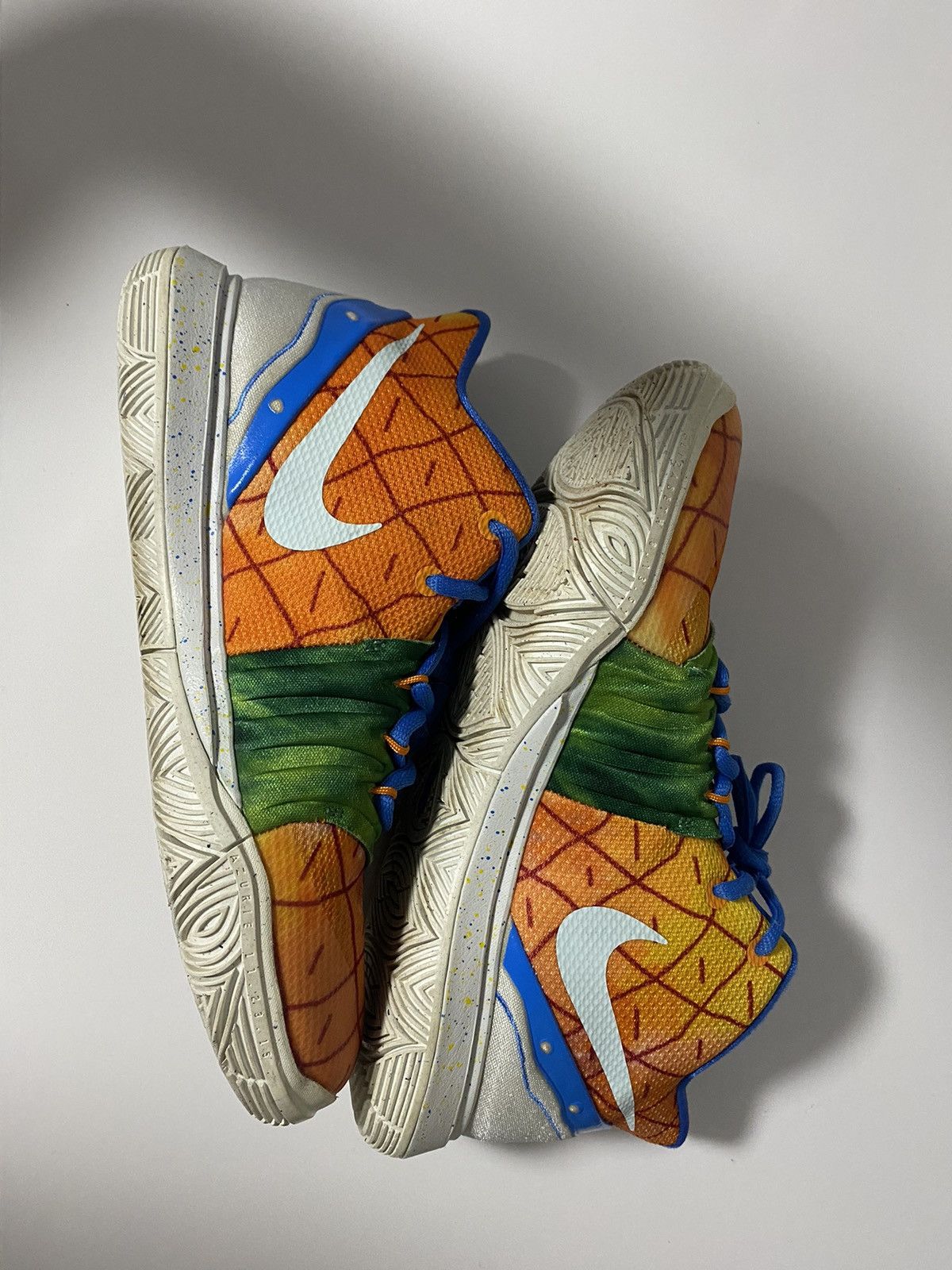 Nike Kyrie 5 Sponge Bob "Pineapple" size 6.5 Size US 6.5 / EU 39-40 - 2 Thumbnail