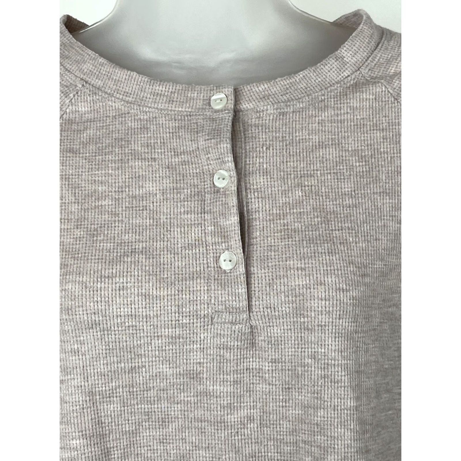 Victoria's Secret Victoria's Secret Top Womens XS Henley Long Sleeve Beige Waffle Knit Pullover Shirt Size XS / US 0-2 / IT 36-38 - 2 Thumbnail