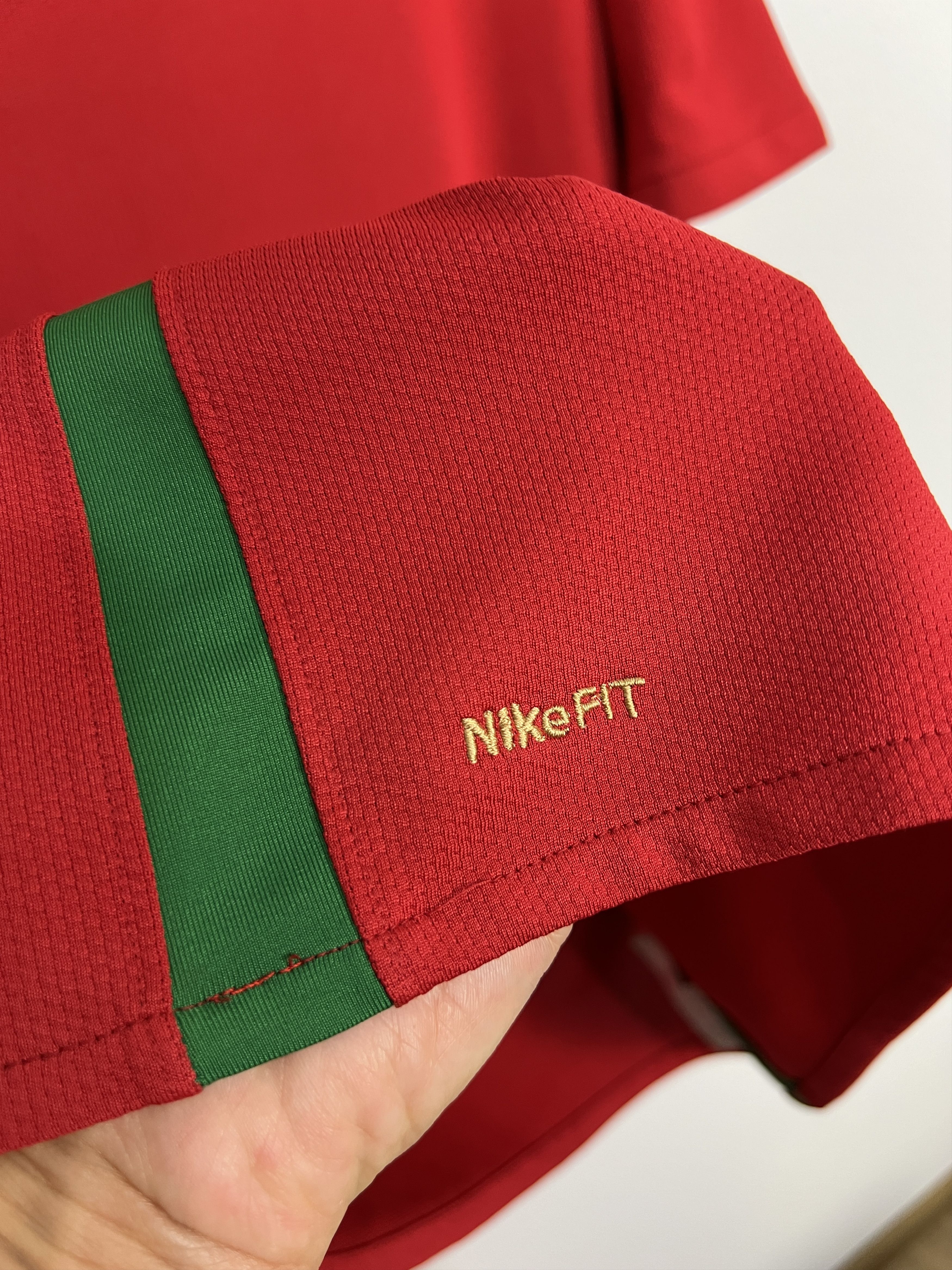 Nike Portugal Home football shirt 2008 Soccer Nike Jersey Mens Size US L / EU 52-54 / 3 - 4 Thumbnail