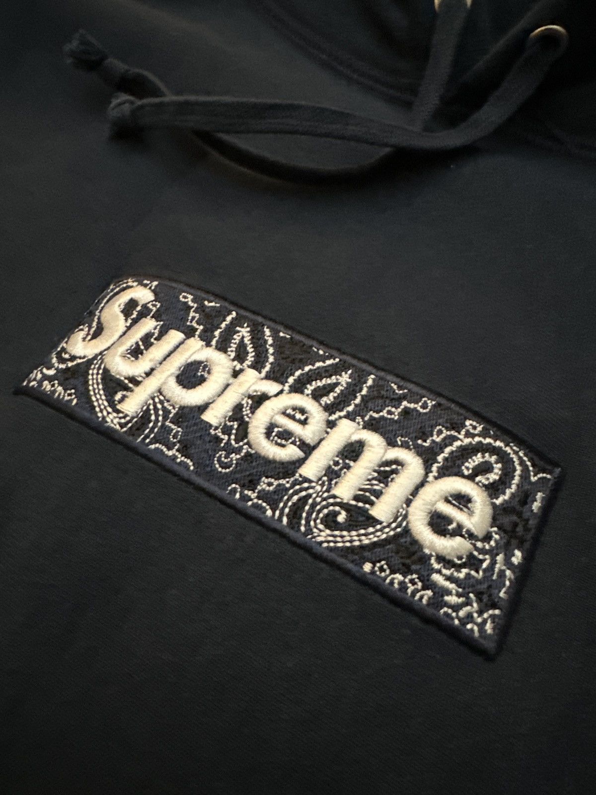 Supreme Supreme Bandana Box Logo Sweatshirt Navy Men’s size Medium Size US M / EU 48-50 / 2 - 2 Thumbnail
