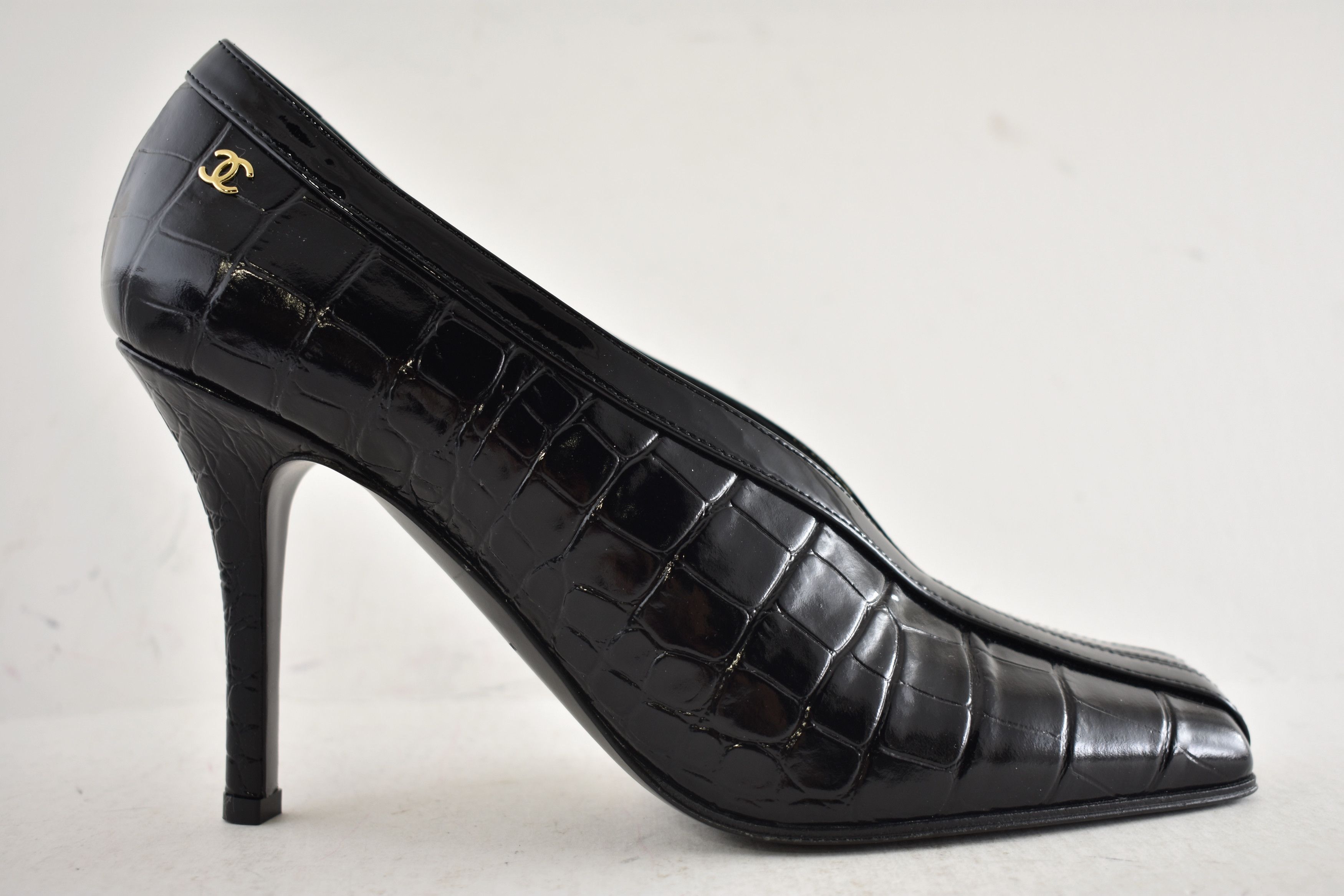 Chanel Chanel 26S Black Crocodile Croc Patent CC Logo Heel Pump 39 Size US 9 / IT 39 - 2 Thumbnail