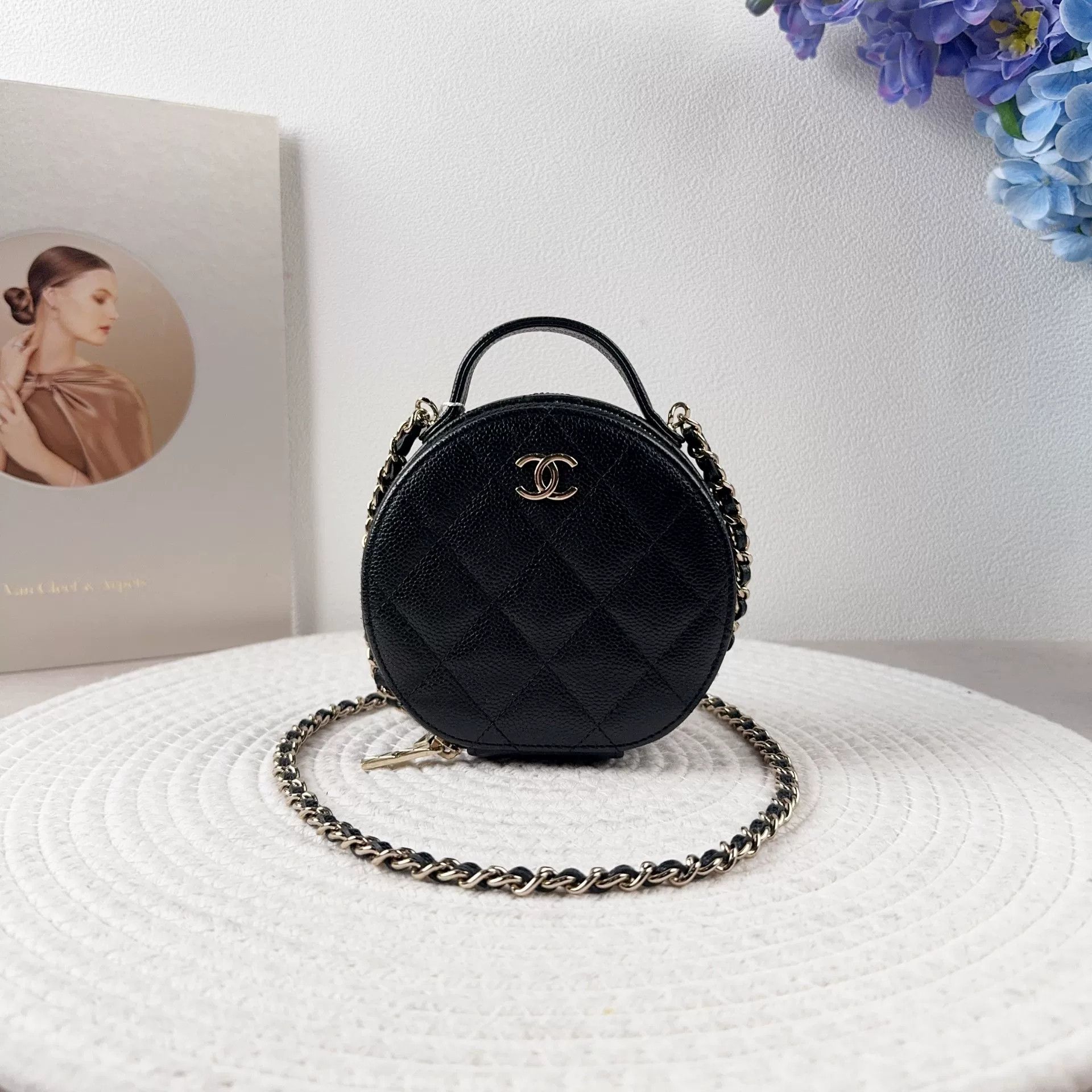 Chanel Pre-loved Bag Very good condition Size ONE SIZE - 1 Thumbnail