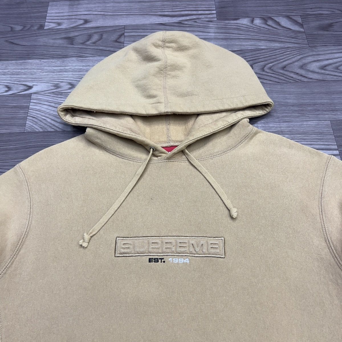 Supreme Supreme Embossed Logo Hoodie Size US M / EU 48-50 / 2 - 4 Thumbnail