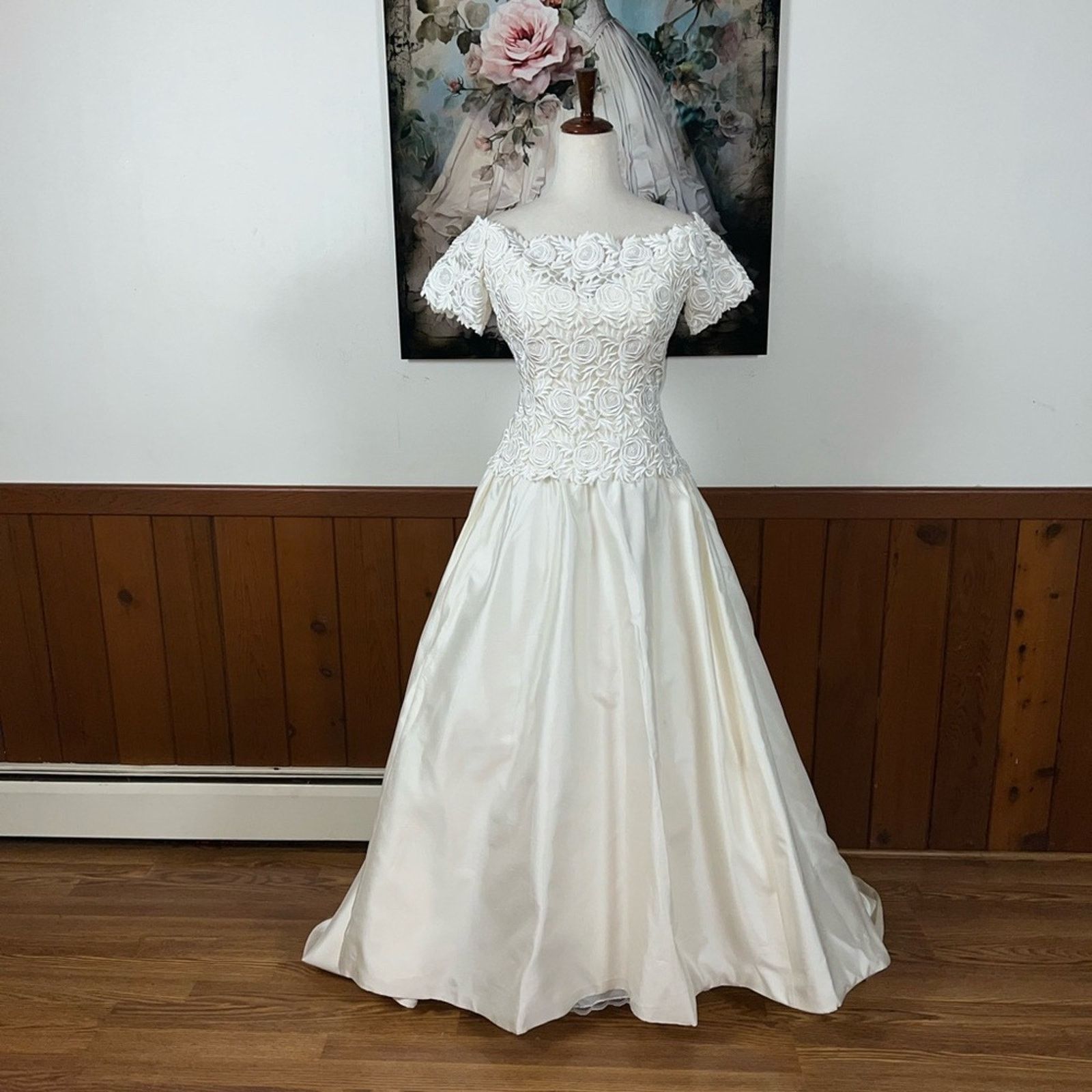 Vintage Gorgeous Vintage 1980s/90s Off Shoulder Silk Wedding Gown! Size M / US 6-8 / IT 42-44 - 2 Thumbnail