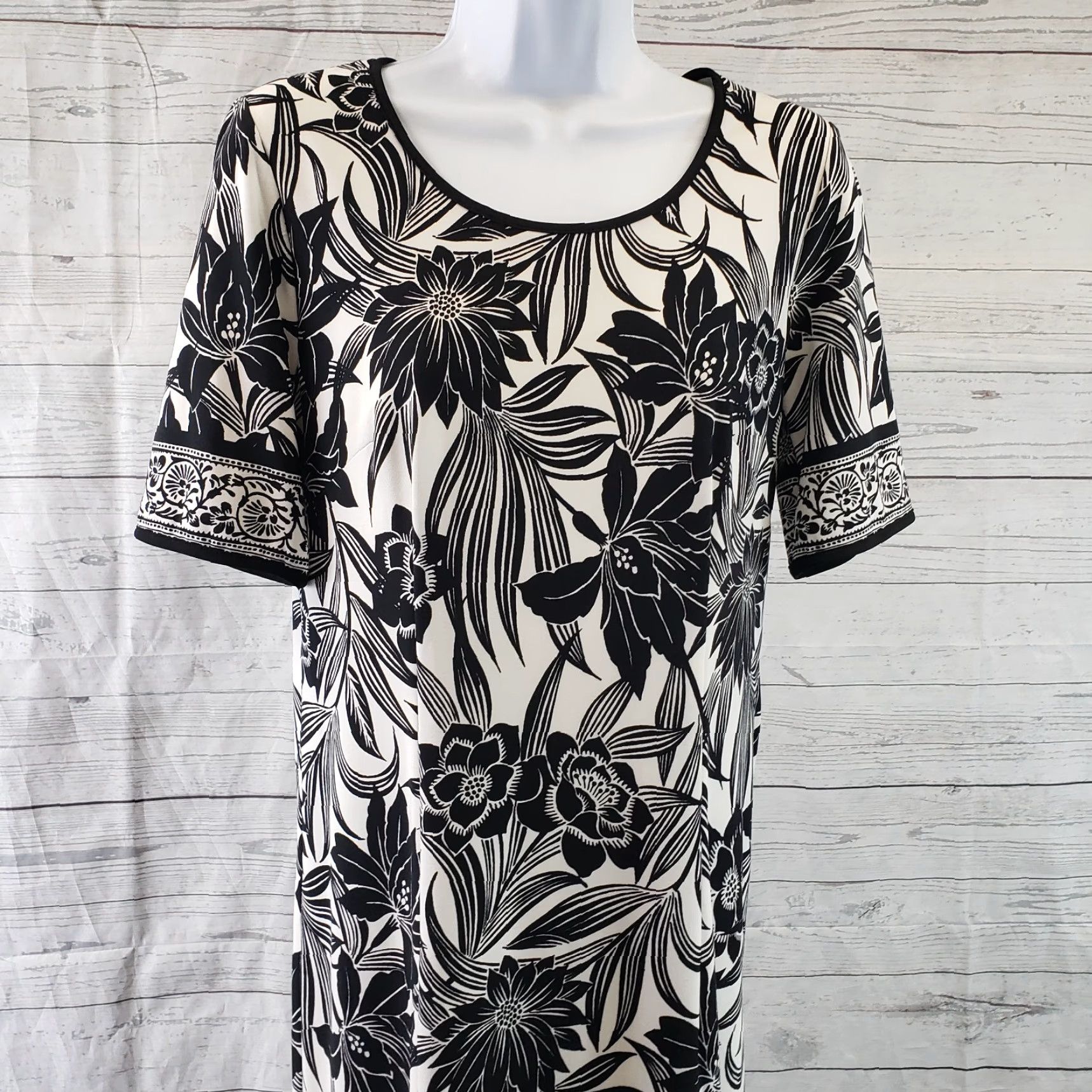 Vintage Chico's Women's Dress S Black Floral Midi Short Sleeve Shift 40" Length Size 28" / US 6 / IT 42 - 2 Thumbnail