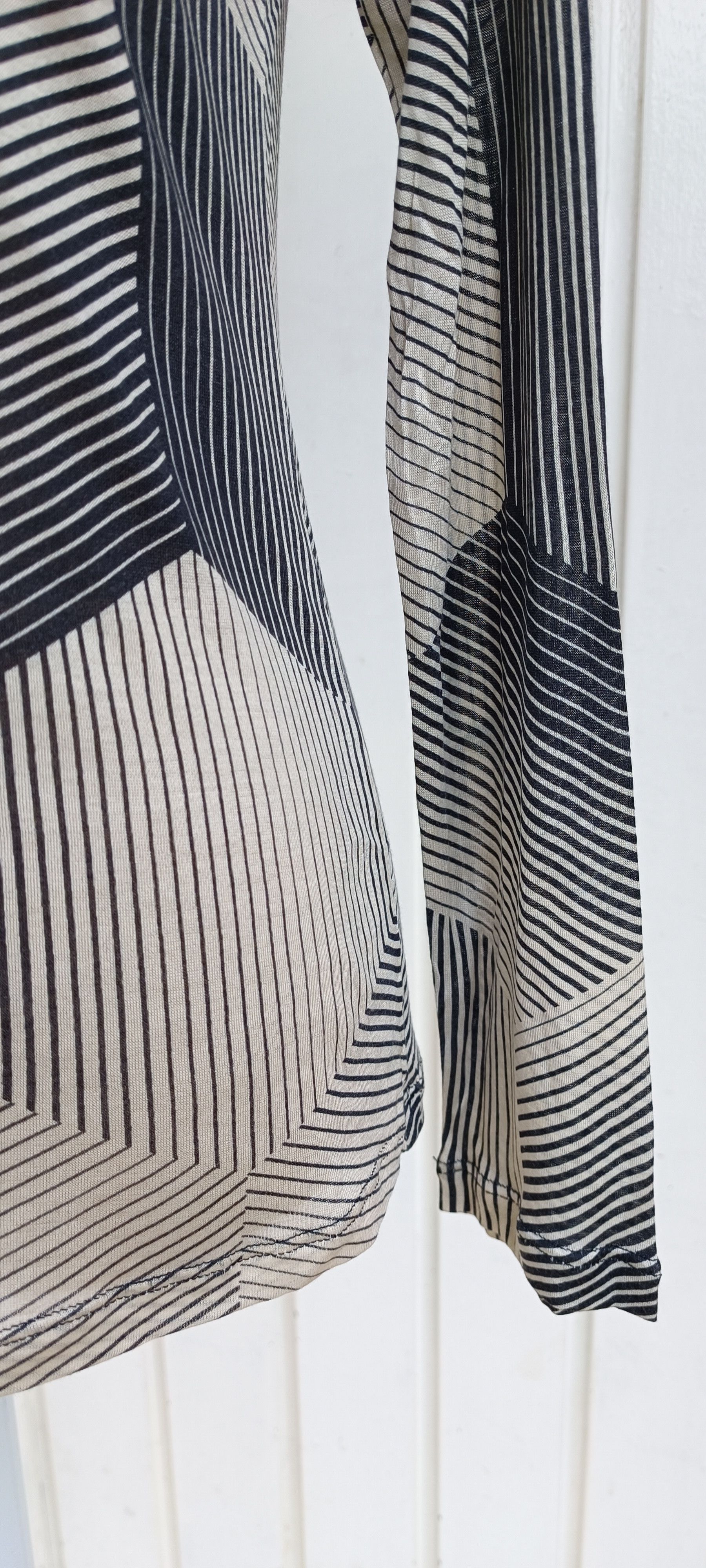 Jean Paul Gaultier 3D_ Geometric motifs- Silk top Size M / US 6-8 / IT 42-44 - 8 Thumbnail