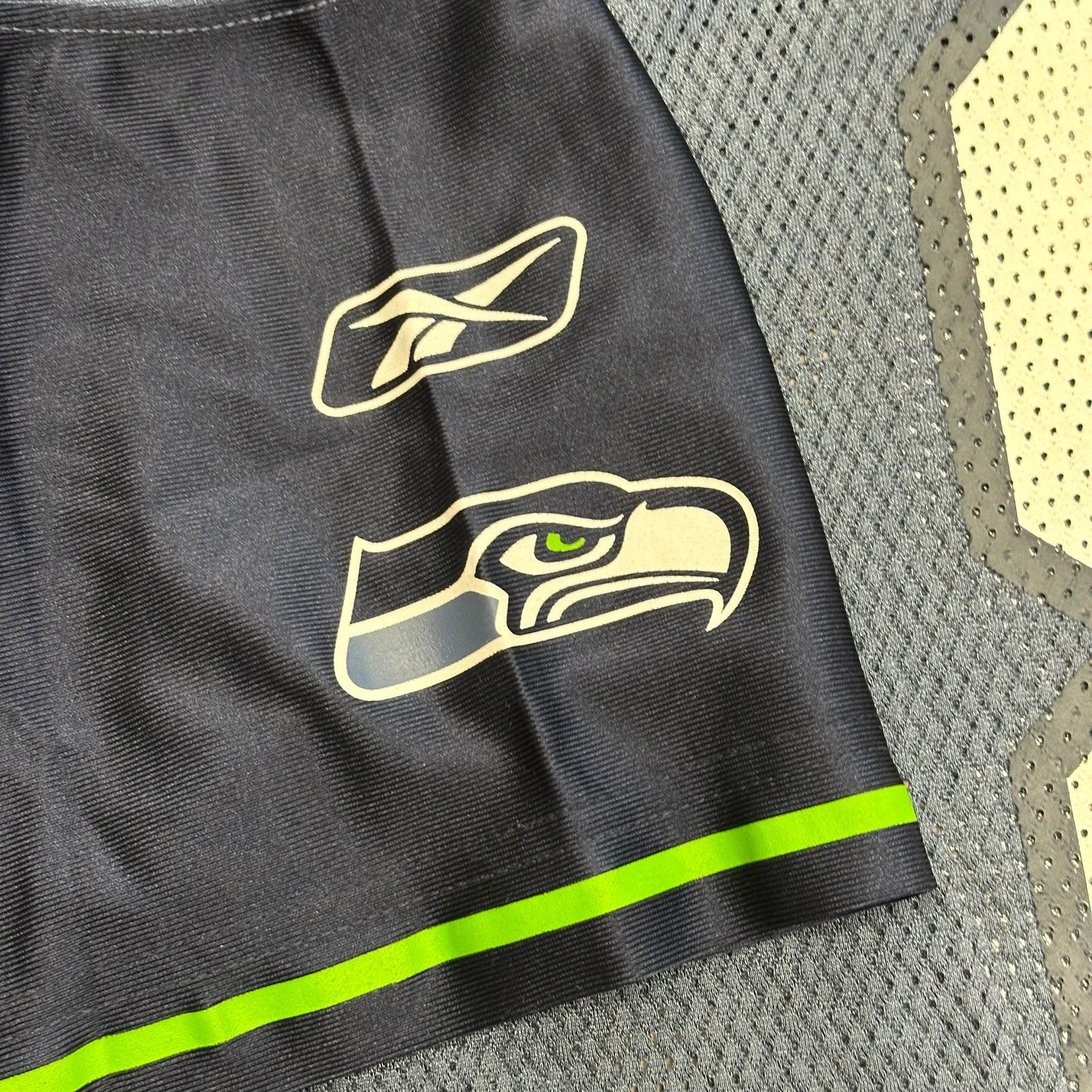 NFL Reebok Seattle Seahawks Matt Hasselbeck #8 jersey Large Size US L / EU 52-54 / 3 - 4 Thumbnail