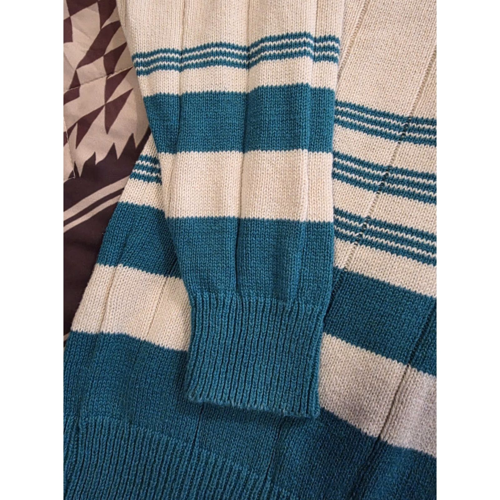Altea VINTAGE Graffiti Sweater Men XL Crew Neck Long Sleeve Cotton Knit Golf Patch Ivory Teal 90s Preppy Casual Mens Size US XL / EU 56 / 4 - 4 Thumbnail