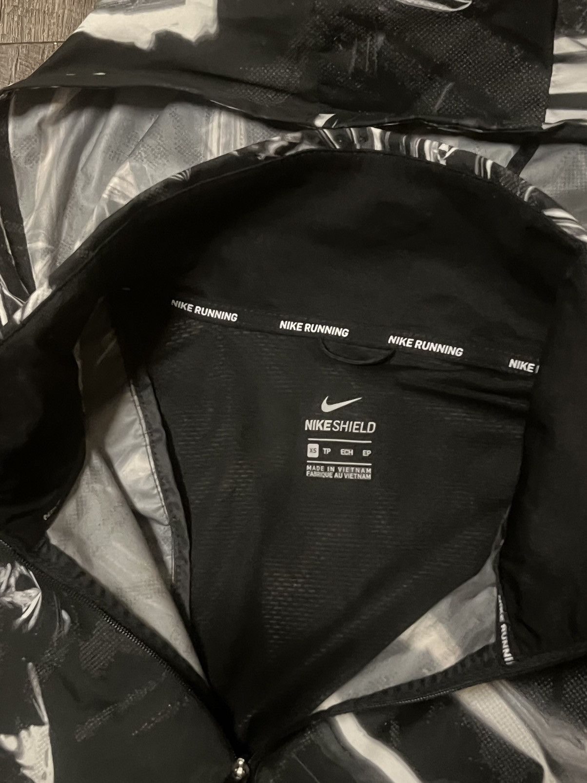 Nike Nike Shield Flash Reflective Women’s Running Jacket size XS Size XS / US 0-2 / IT 36-38 - 5 Thumbnail