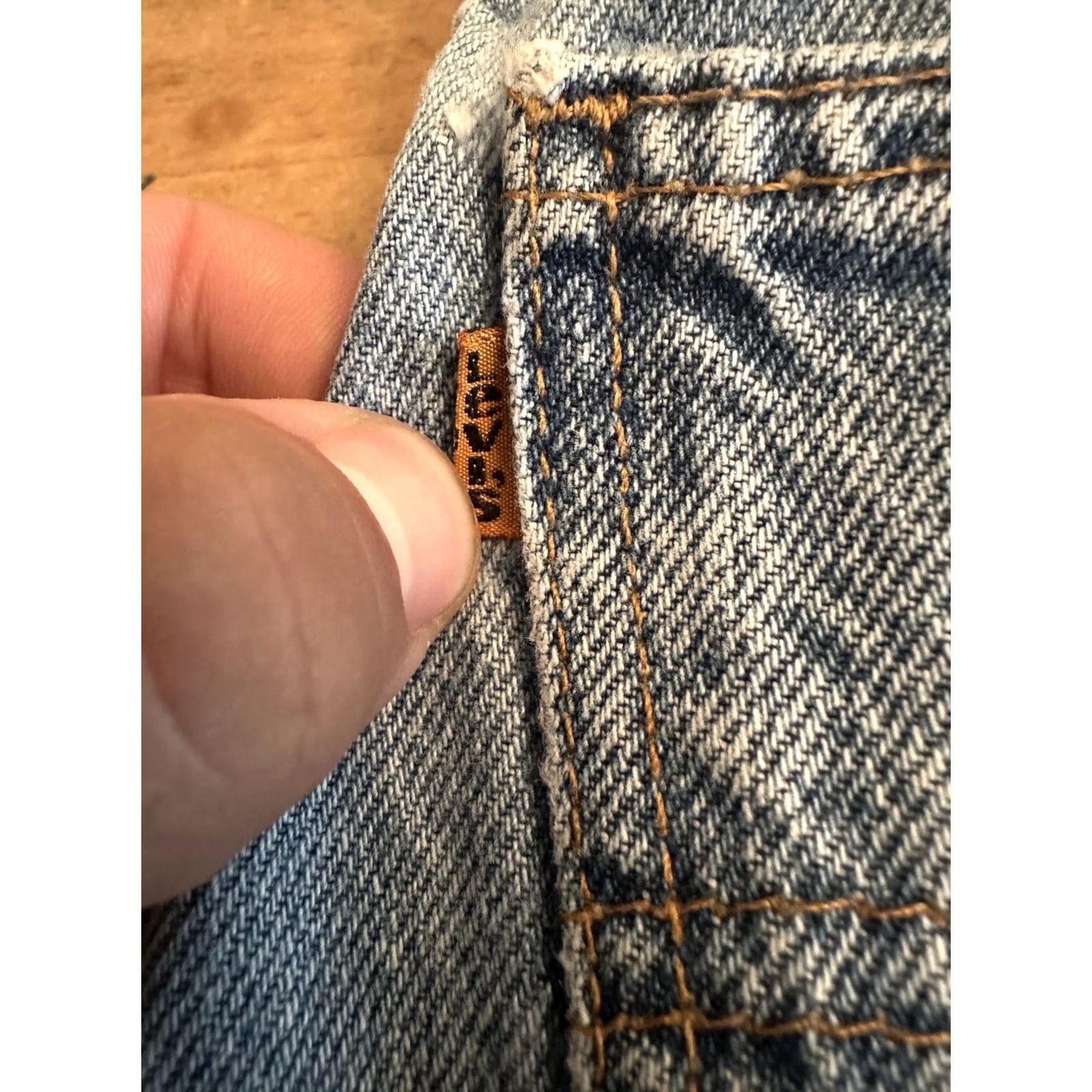 Vintage VINTAGE Levi’s Orange Tab Relaxed Fit Tapered 950 Jeans Mens Size 8 Medium Light Wash Blue Denim 1990s USA Size 30" / US 8 / IT 44 - 2 Thumbnail