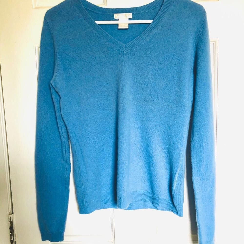 100% cashmere blue v neck sweater size small