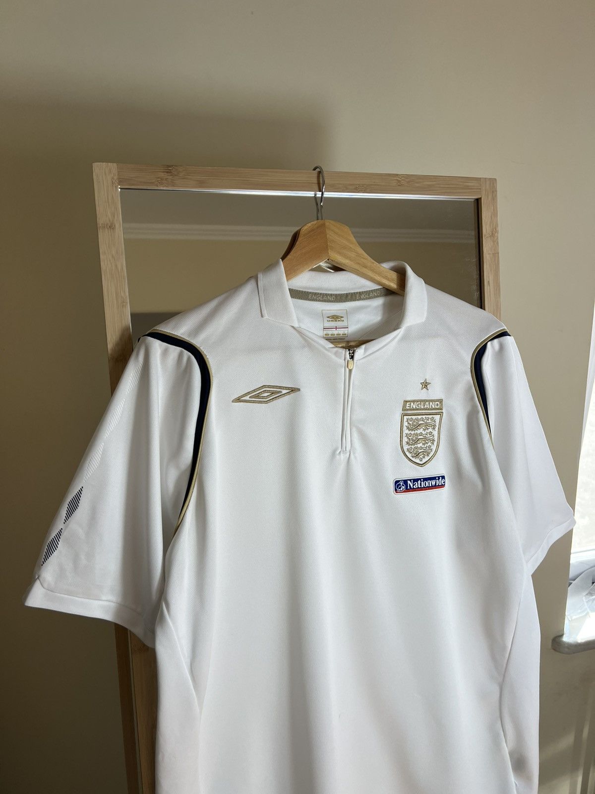 Umbro 🏴󠁧󠁢󠁥󠁮󠁧󠁿England National Team Umbro Jersey Nationwide Sponsor 2000S Size US L / EU 52-54 / 3 - 2 Thumbnail